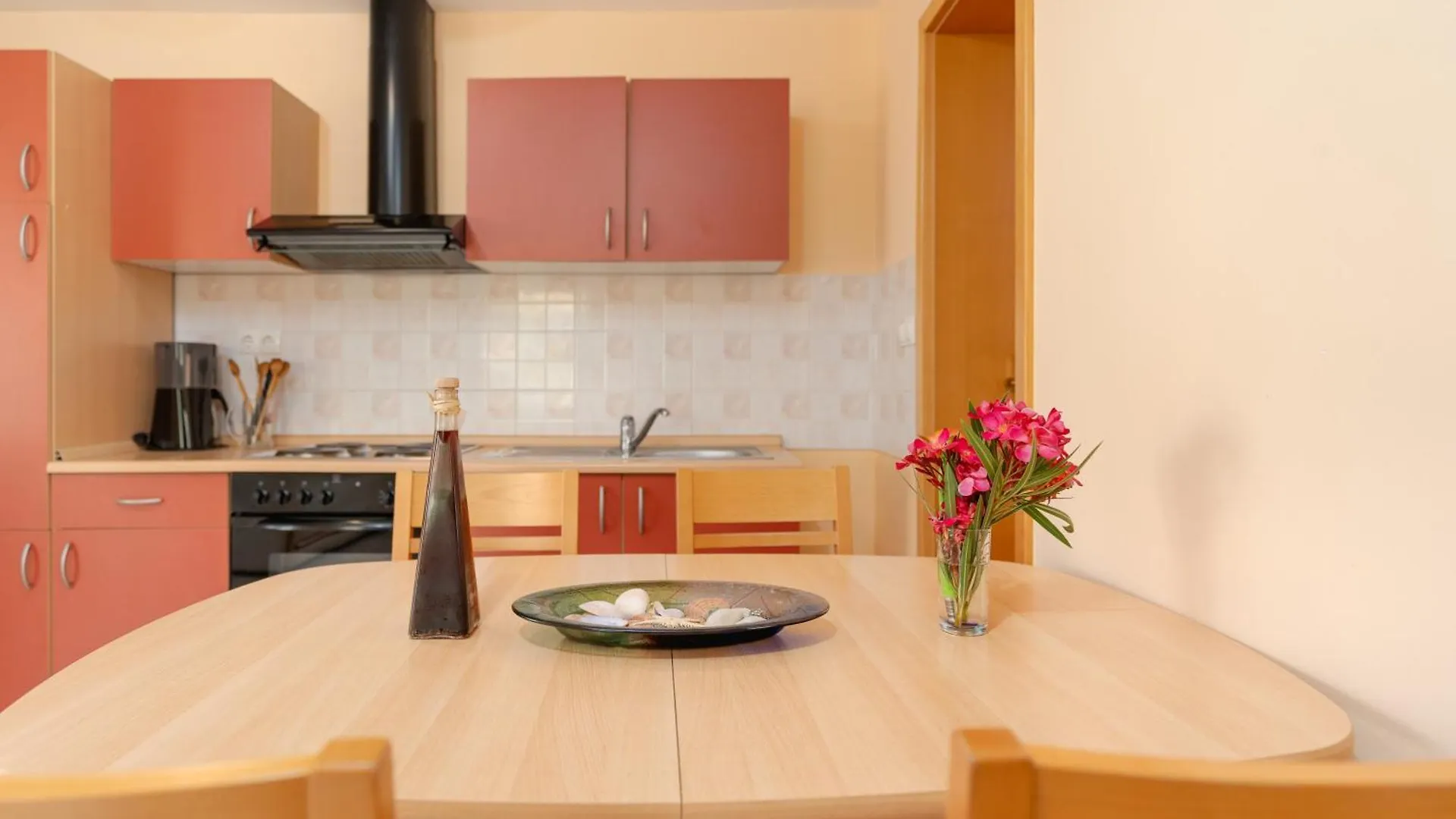 Apartments Sol In Sonce باغ 0*,